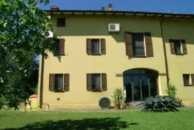 Mansion in Via Sinistra Guerro 49, Castelvetro di Modena - Photo 1