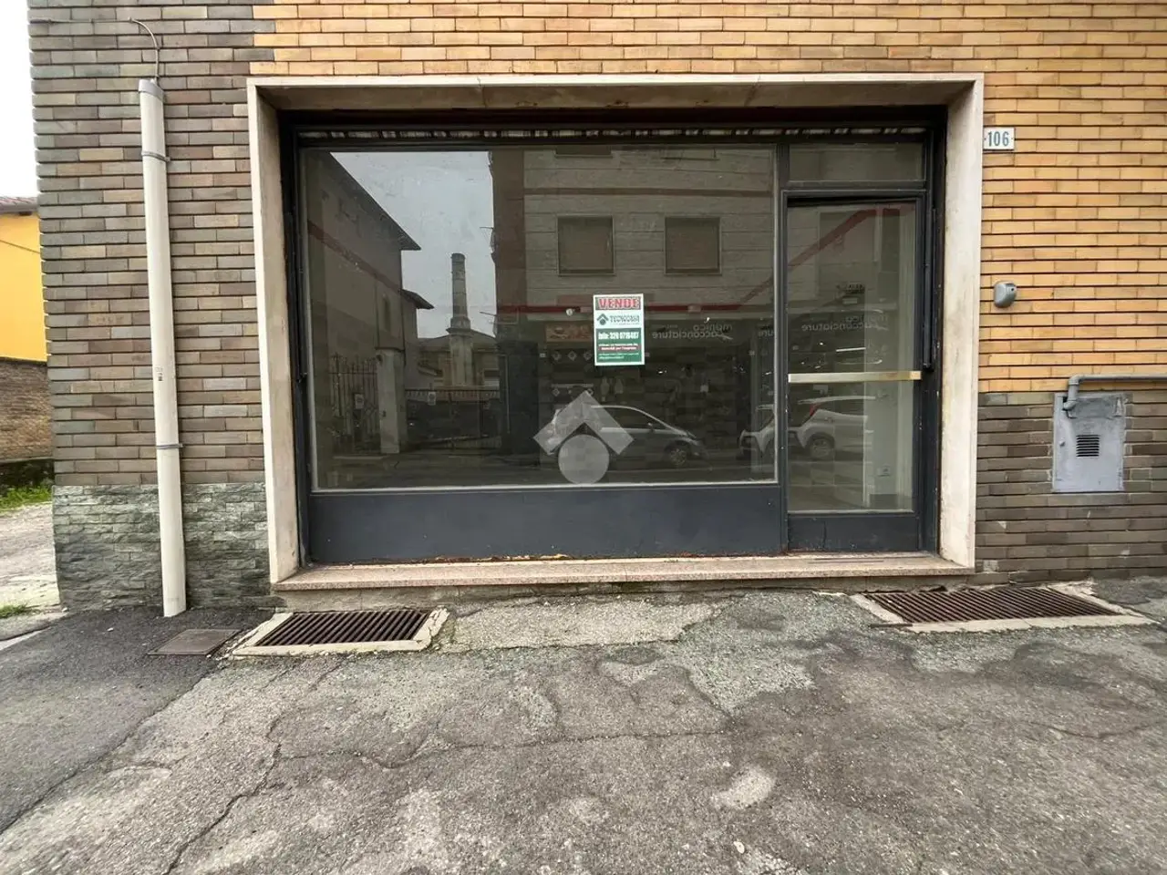 Negozio in Via Cavallotti 106, Novi Ligure, {3} - Foto 1