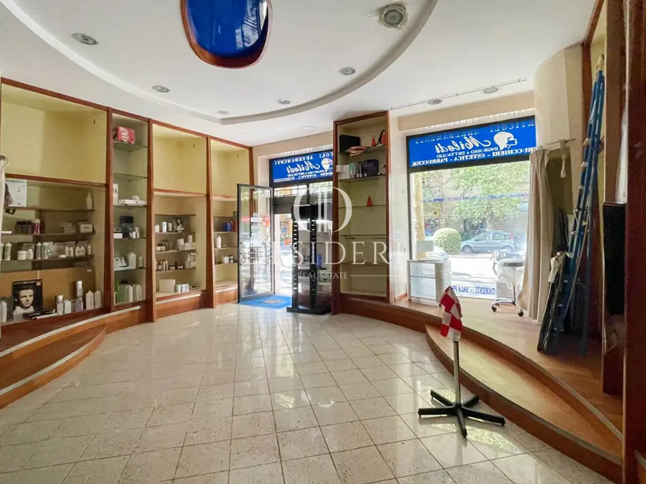 Locale commerciale in Via Emilia 58100 Grosseto, Grosseto, {3} - Foto 1