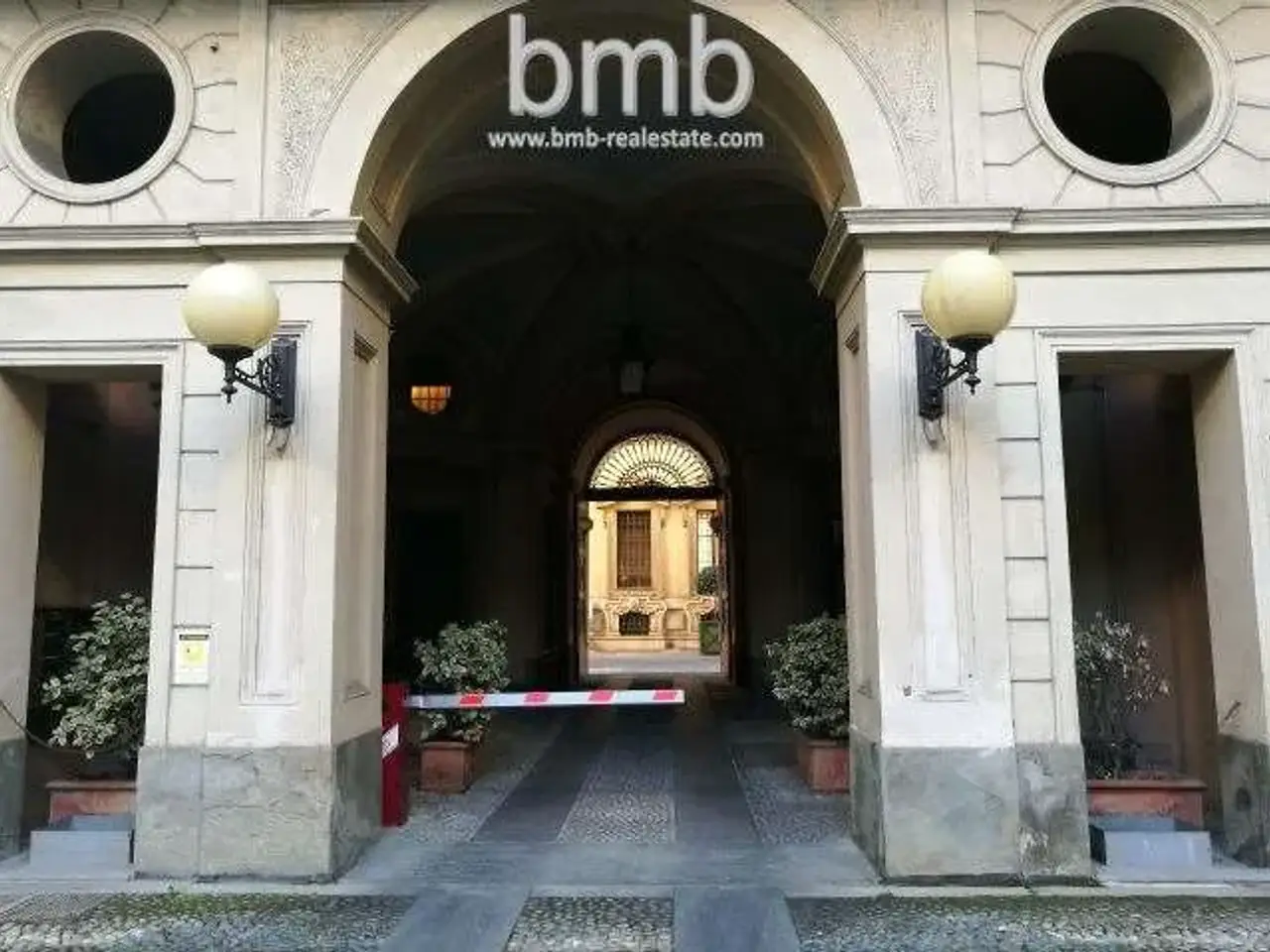 Locale commerciale in Via Alfieri  18, Torino, {3} - Foto 1