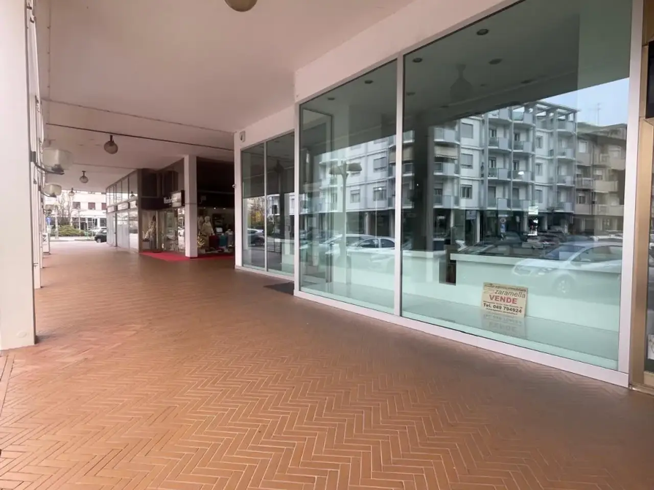 Negozio in Via Alessandro Volta, Abano Terme, {3} - Foto 2
