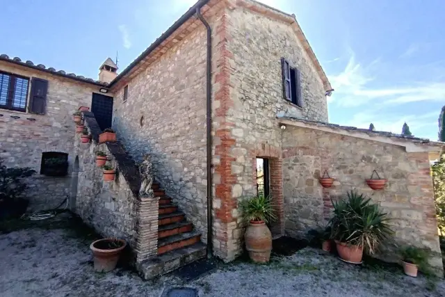 Country house or cottage in Strada Cenerente Colle Umberto, Perugia - Photo 1