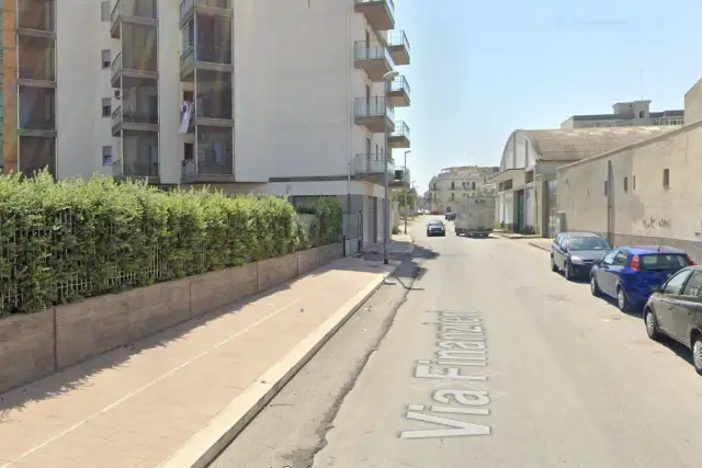 Boxen in Via Finanzieri, Trani - Foto 1