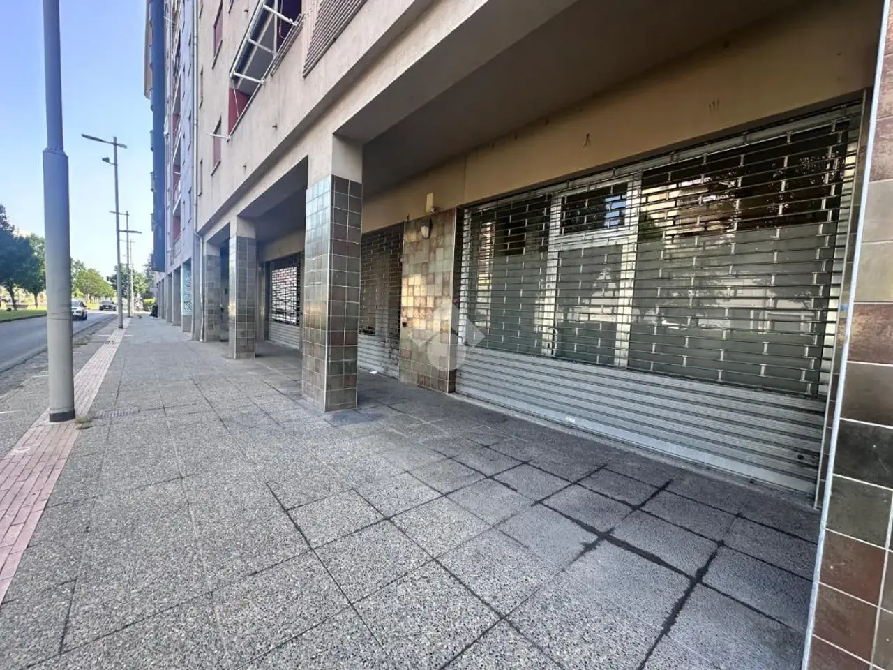 Negozio in Viale Giacomo Mancini 142, Cosenza, {3} - Foto 1