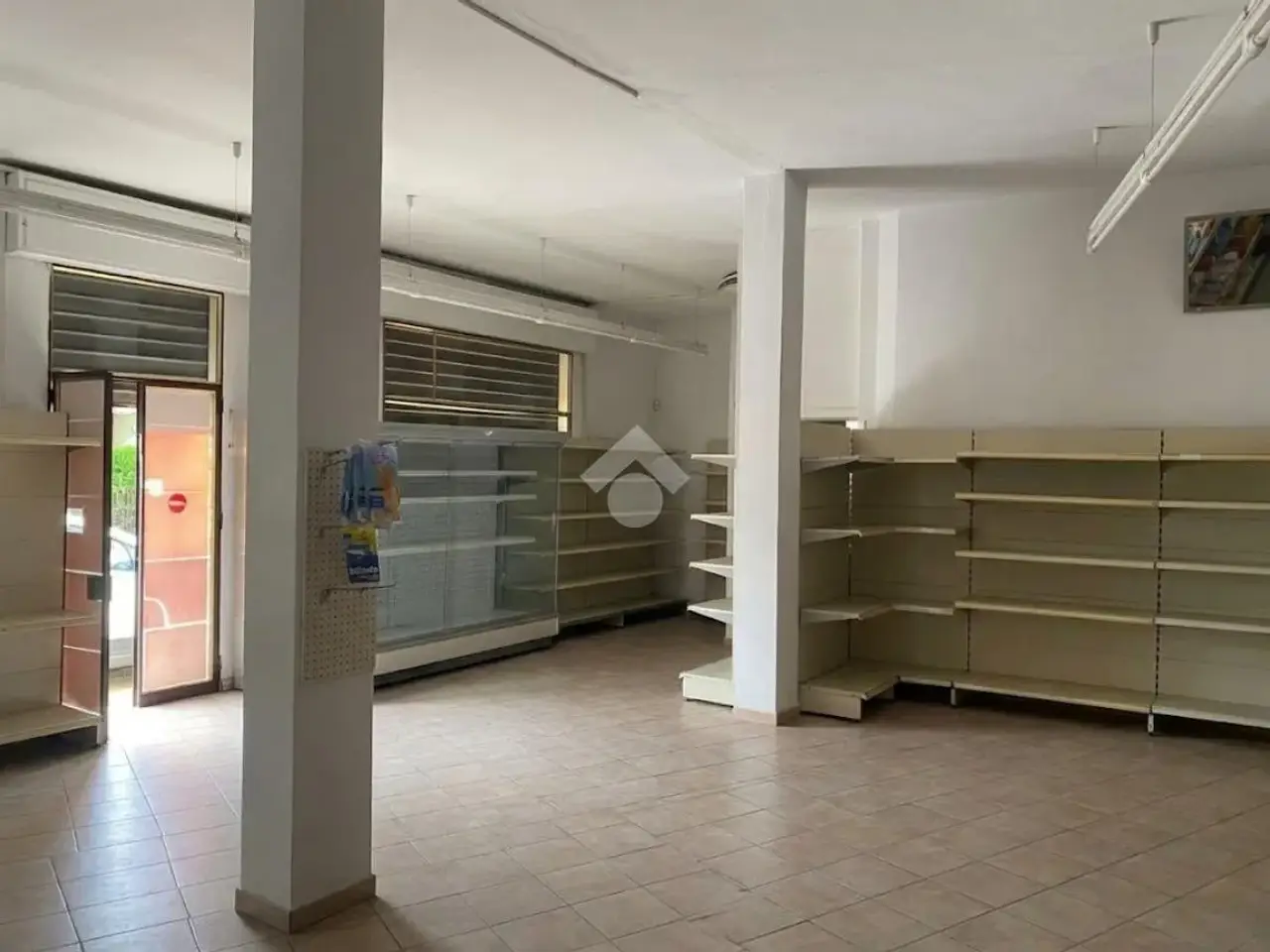 Negozio in Via Santa Maria Assunta 28, Padova, {3} - Foto 1