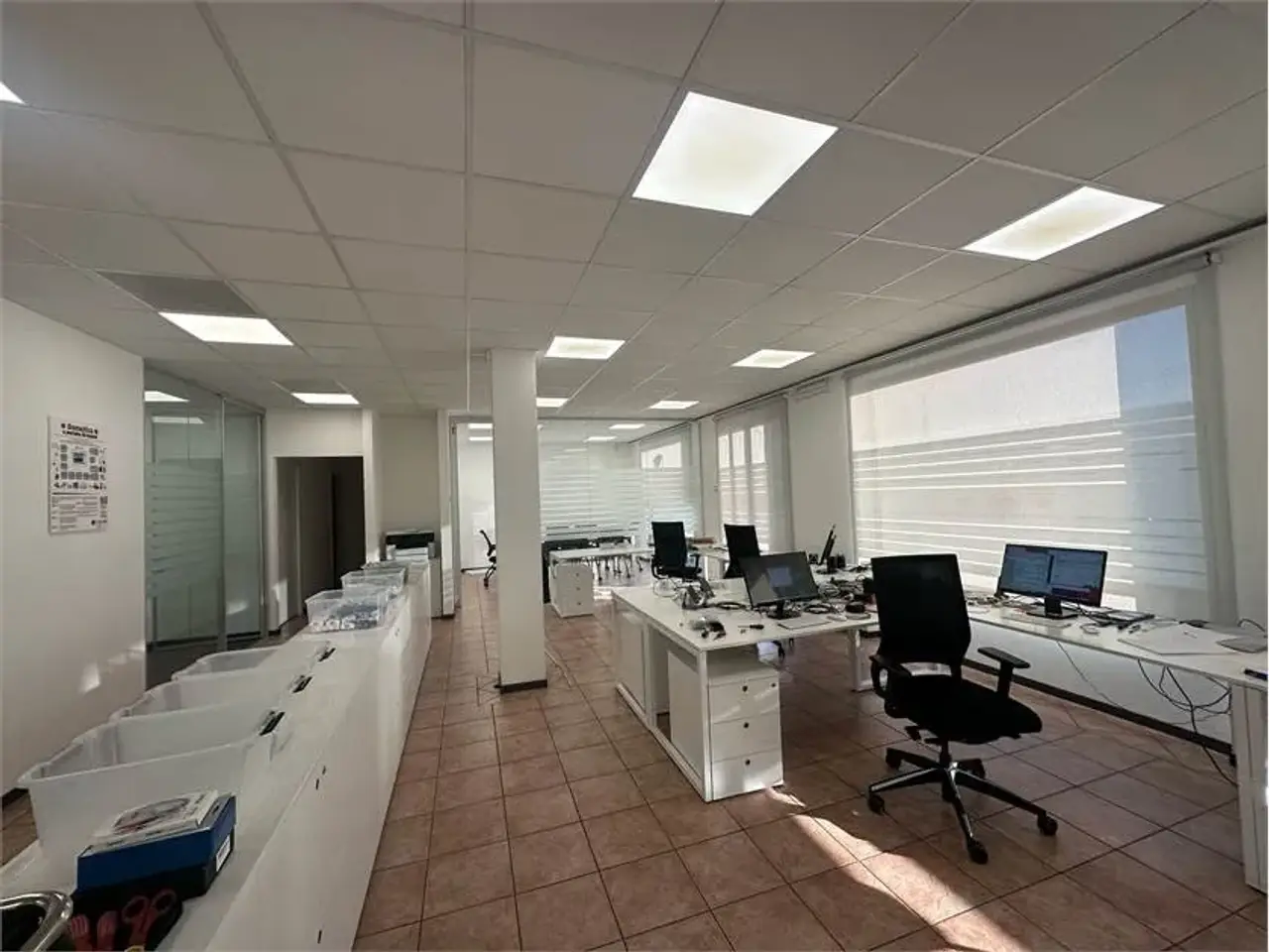 Ufficio in Via Rosselli 11, Sesto Calende (Va), Sesto Calende, {3} - Foto 1