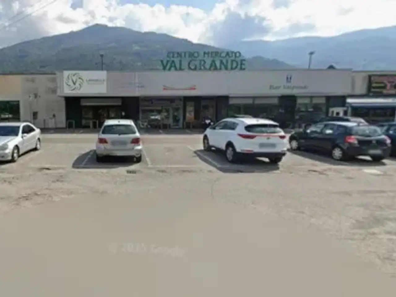 Negozio in Via Nazionale 67, Gianico, {3} - Foto 1