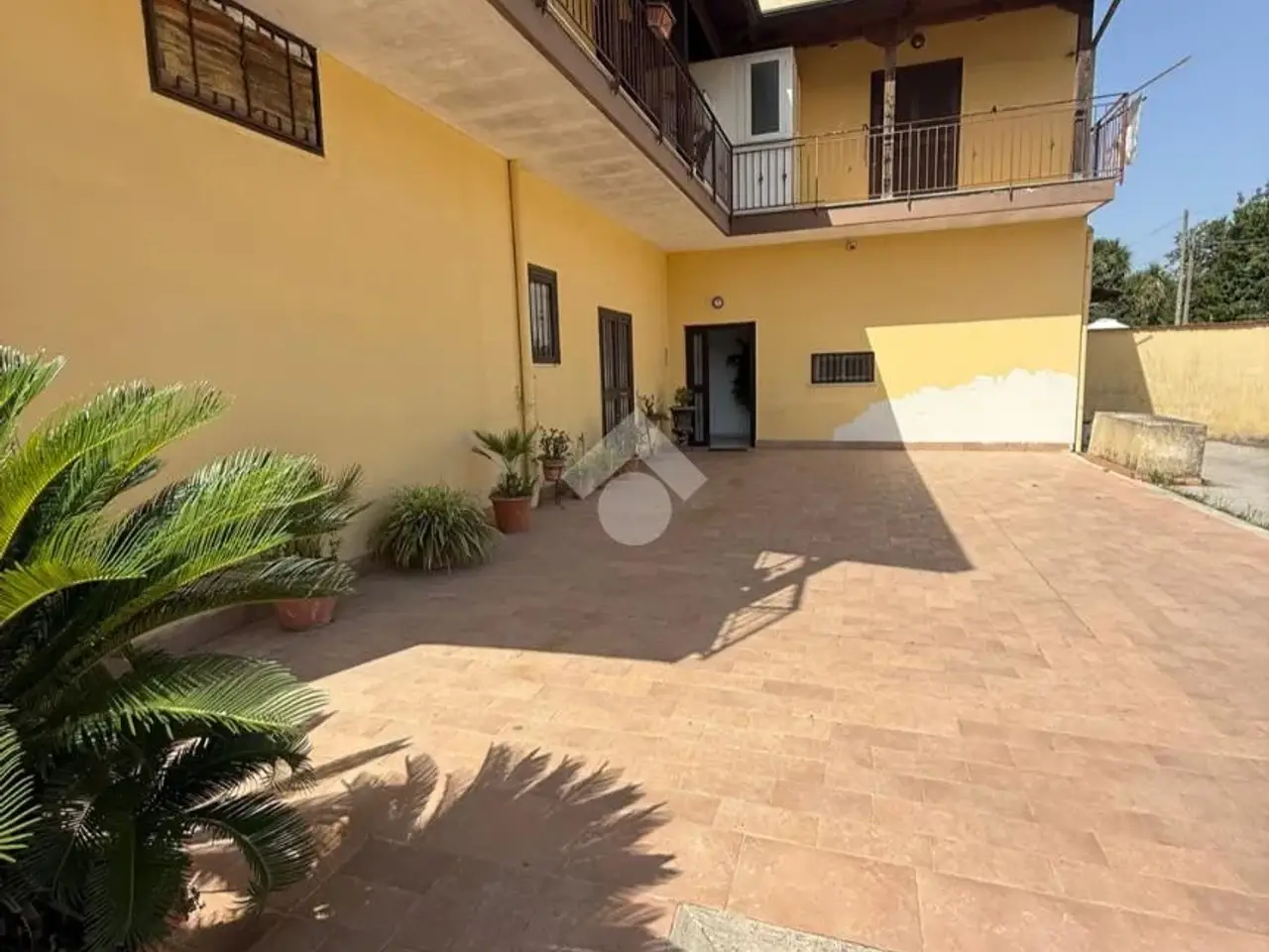 Magazzino in Via XXV Aprile 4, Melito Di Napoli, {3} - Foto 1