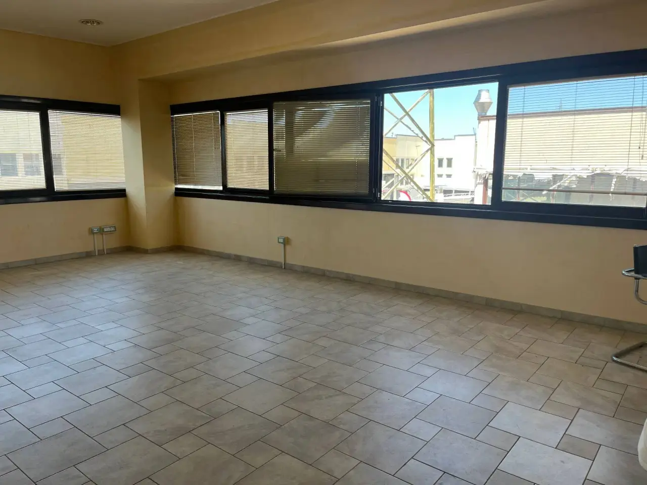 Ufficio in Via Fabio Filzi 25, Livorno, {3} - Foto 1