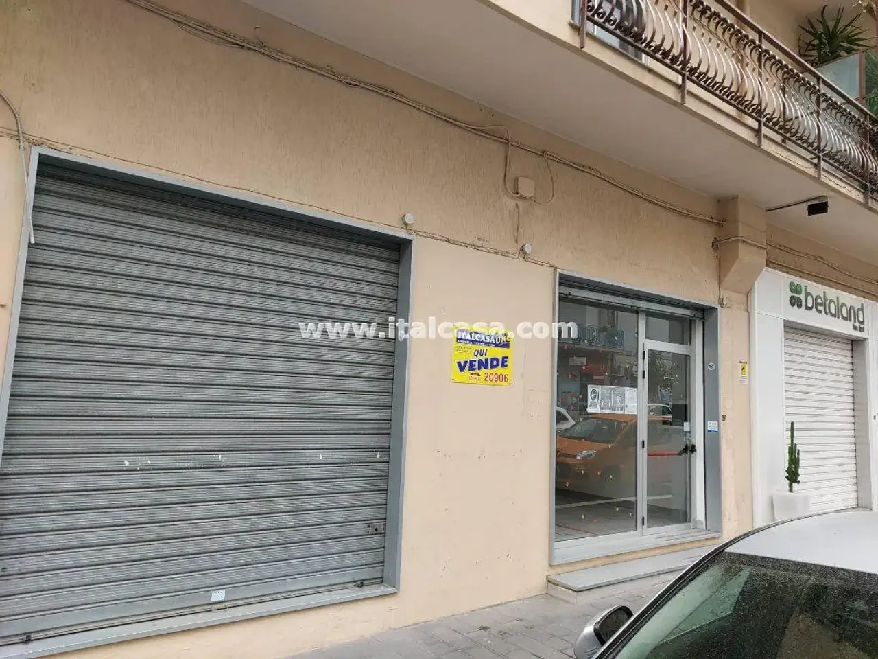 Magazzino in Via Vittorio Veneto, Crotone, Crotone, {3} - Foto 1