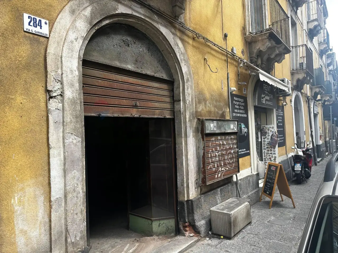 Esercizio commerciale in Via Garibaldi 284, Catania, {3} - Foto 1