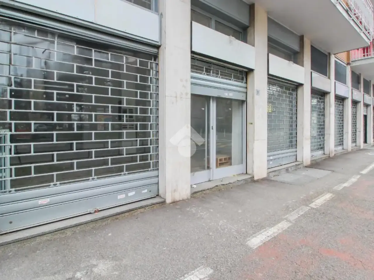 Negozio in Piazza Piemonte 5, Melegnano, {3} - Foto 1