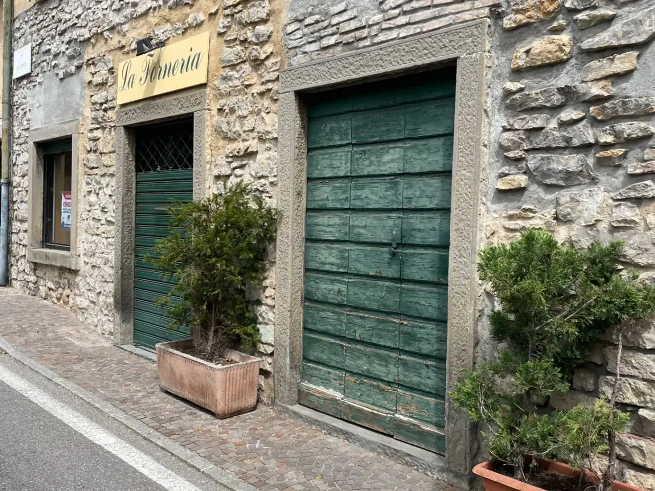 Negozio in Via della Libertà 14, Almenno San Salvatore, {3} - Foto 1