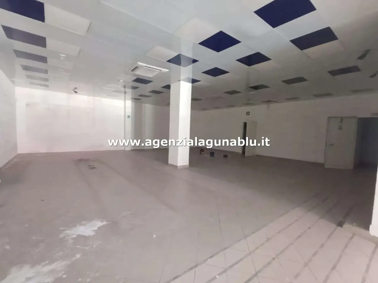 Negozio in Via Salemi, Mazara Del Vallo, {3} - Foto 1
