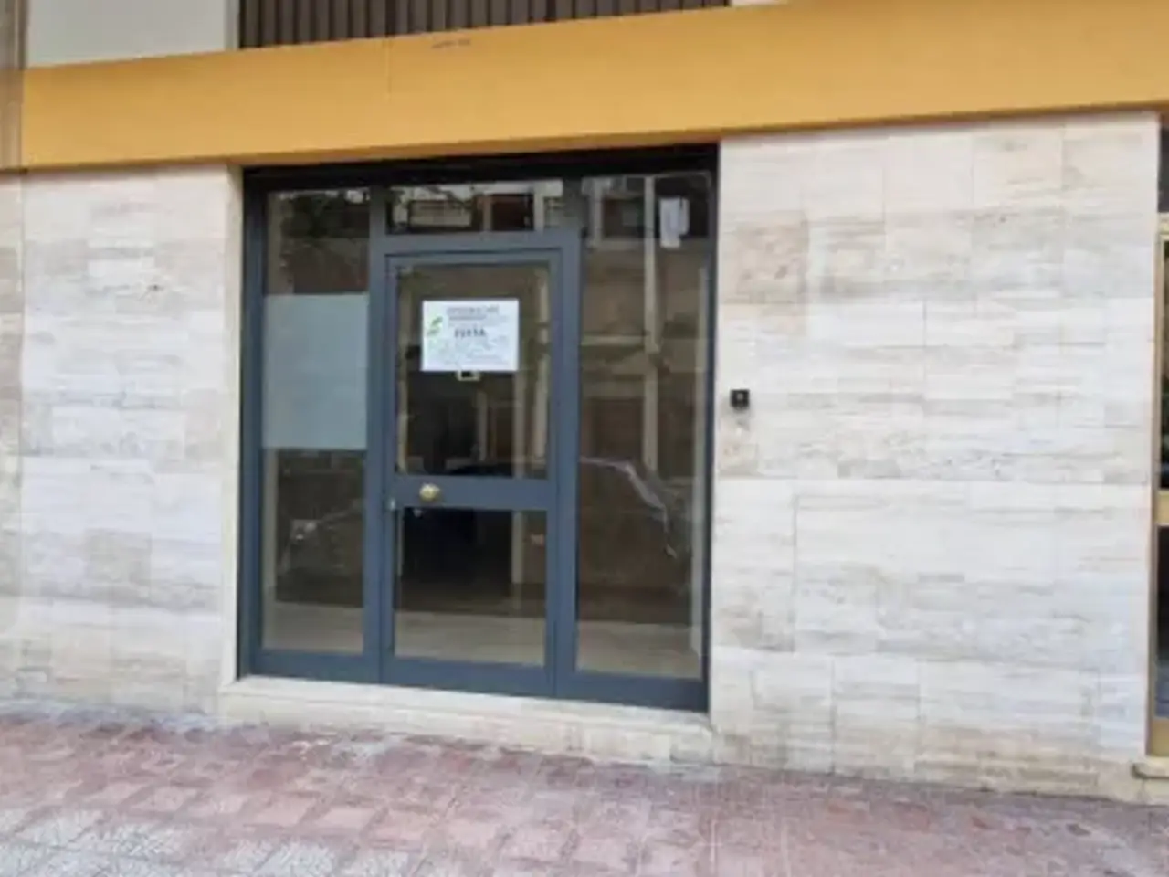 Negozio in Via Avvocato Enrico De Nicola, Trani, {3} - Foto 1