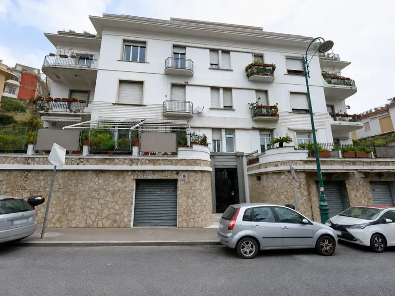 Parcheggio chiuso in Via Torquato Tasso 183, Napoli, {3} - Foto 1