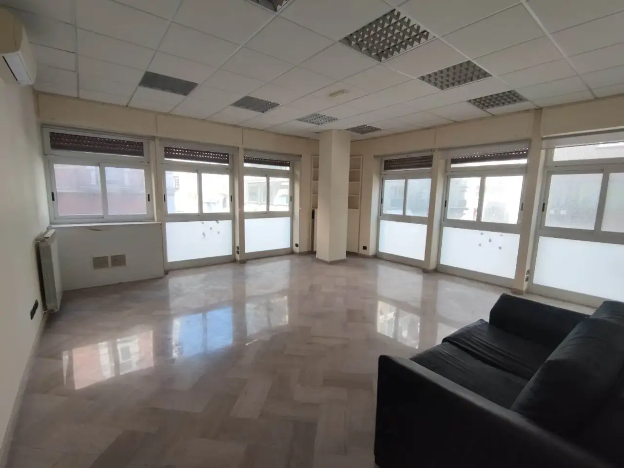 Ufficio in , Bari, {3} - Foto 2