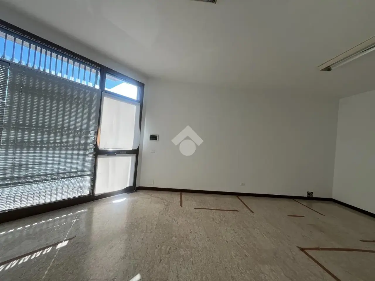 Negozio in Via Ippolito Nievo 9, Romano D'Ezzelino, {3} - Foto 2