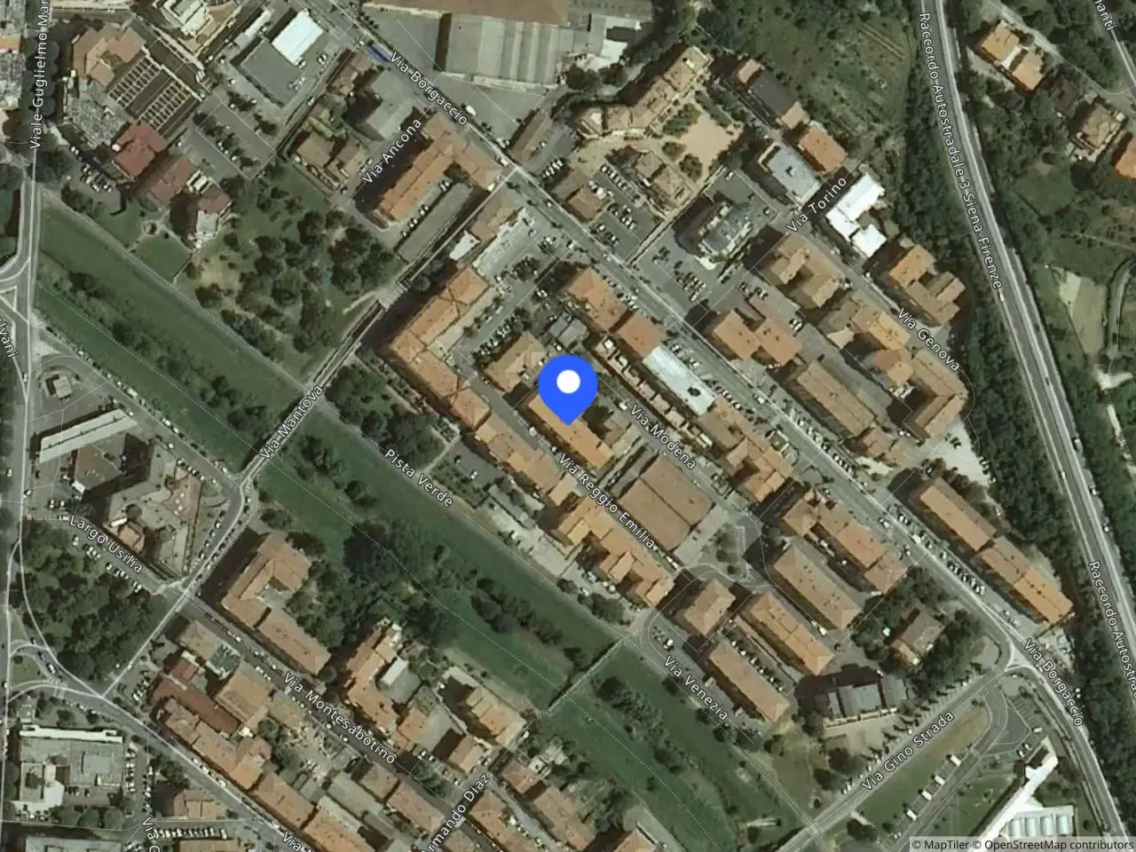 Fabbricato misto in Via Modena 1, Piazza Palermo 16 E Via Reggio Emilia 1, Poggibonsi, {3} - Foto 1