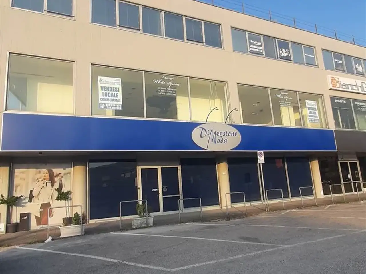 Negozio in Via Tiburtina Valeria, Scurcola Marsicana, {3} - Foto 1