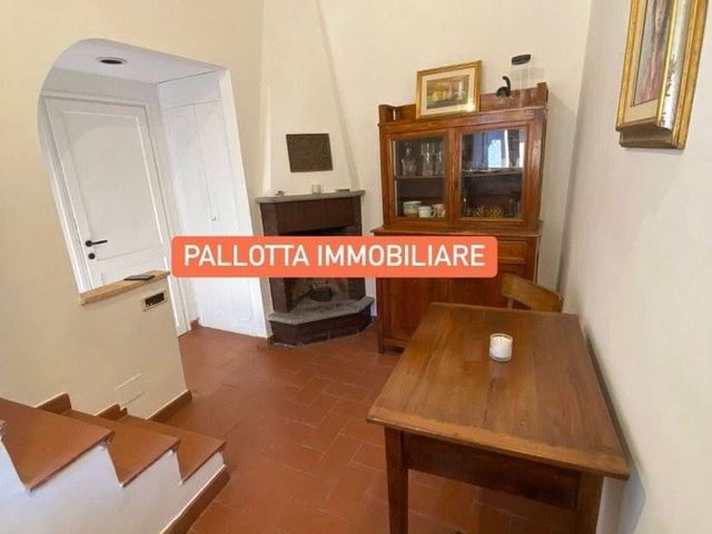 2-room flat in Via del Poggio, Capodimonte - Photo 1