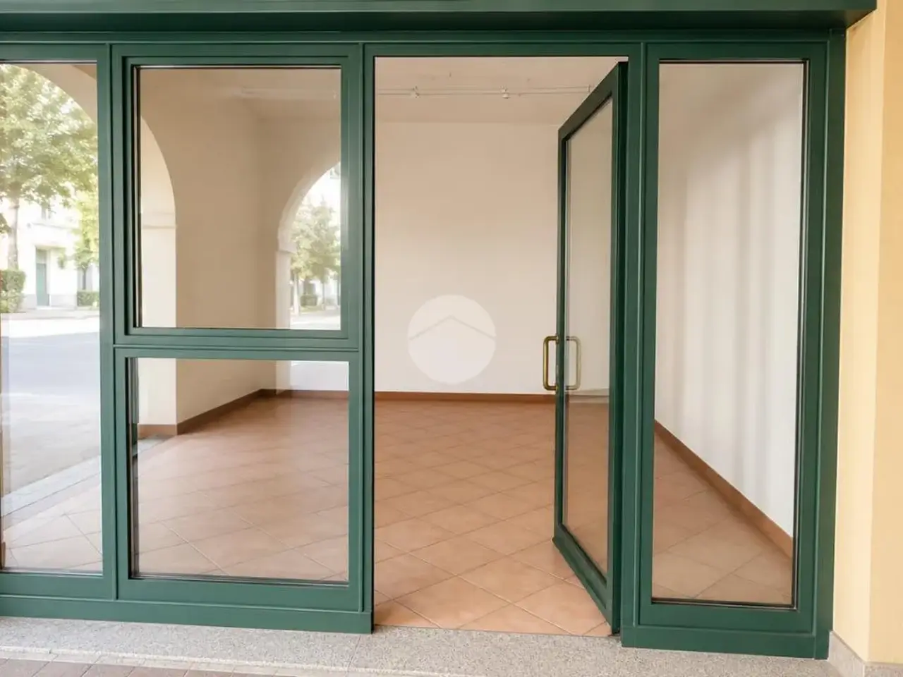 Negozio in Viale Amedeo Duca d'Aosta, Comun Nuovo, {3} - Foto 1