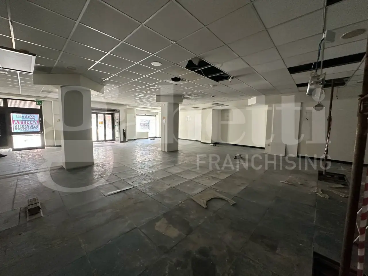 Negozio in Corso Vittorio Emanuele 302, Cagliari, {3} - Foto 2