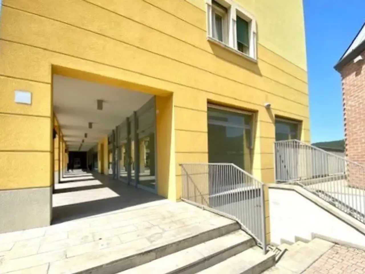 Negozio in Piazza Monsignor Augusto Smeraldi, Alto Reno Terme, {3} - Foto 2