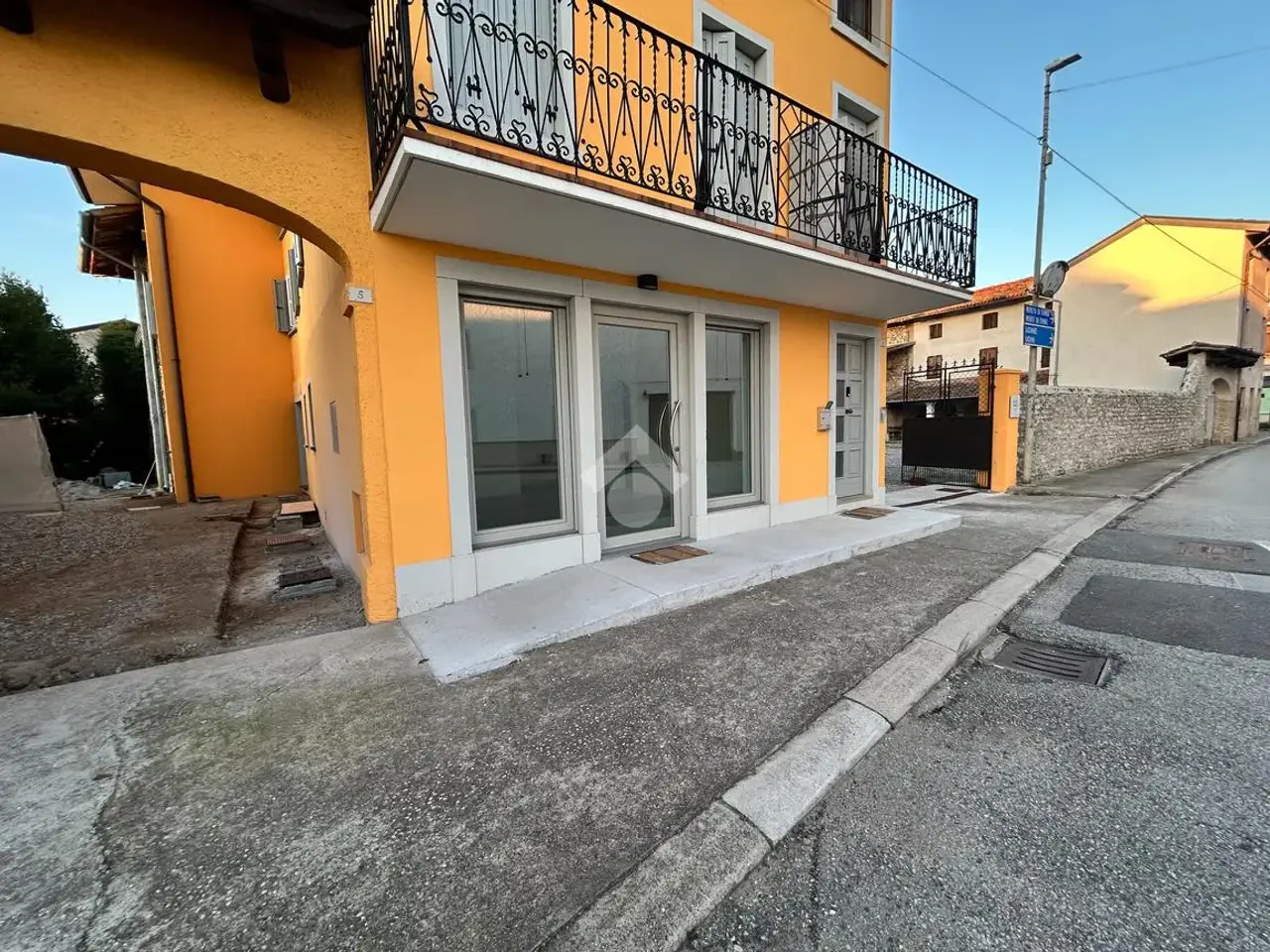 Negozio in Attività Piazza Cortina 5, Mereto Di Tomba, {3} - Foto 1