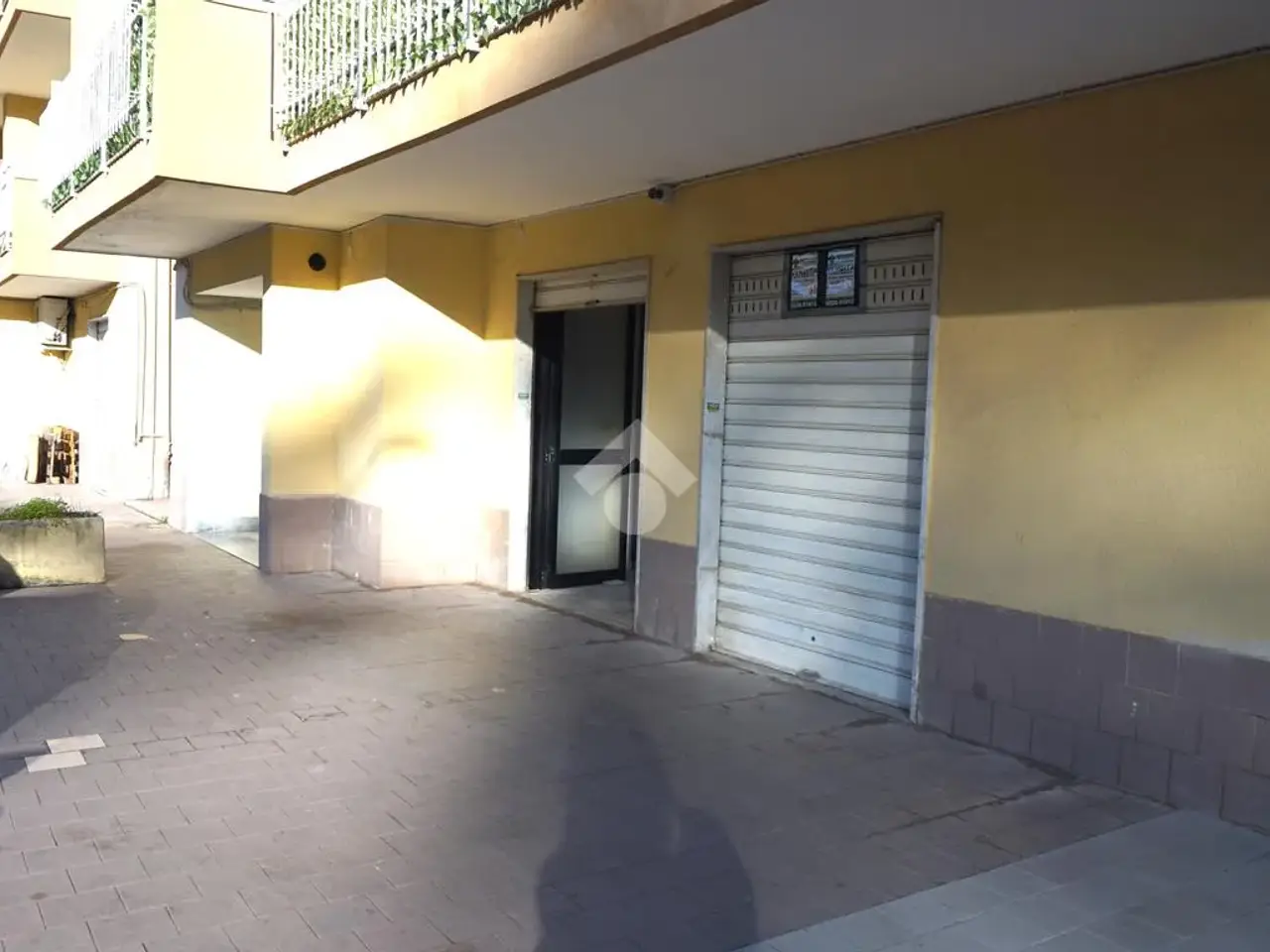 Negozio in Via Ricasoli 8, Battipaglia, {3} - Foto 2