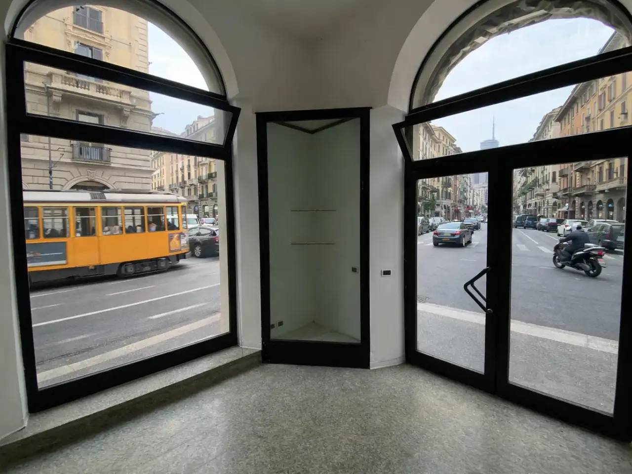 Negozio in Via Giuseppe Ulivi 2-C, Carrara, {3} - Foto 1