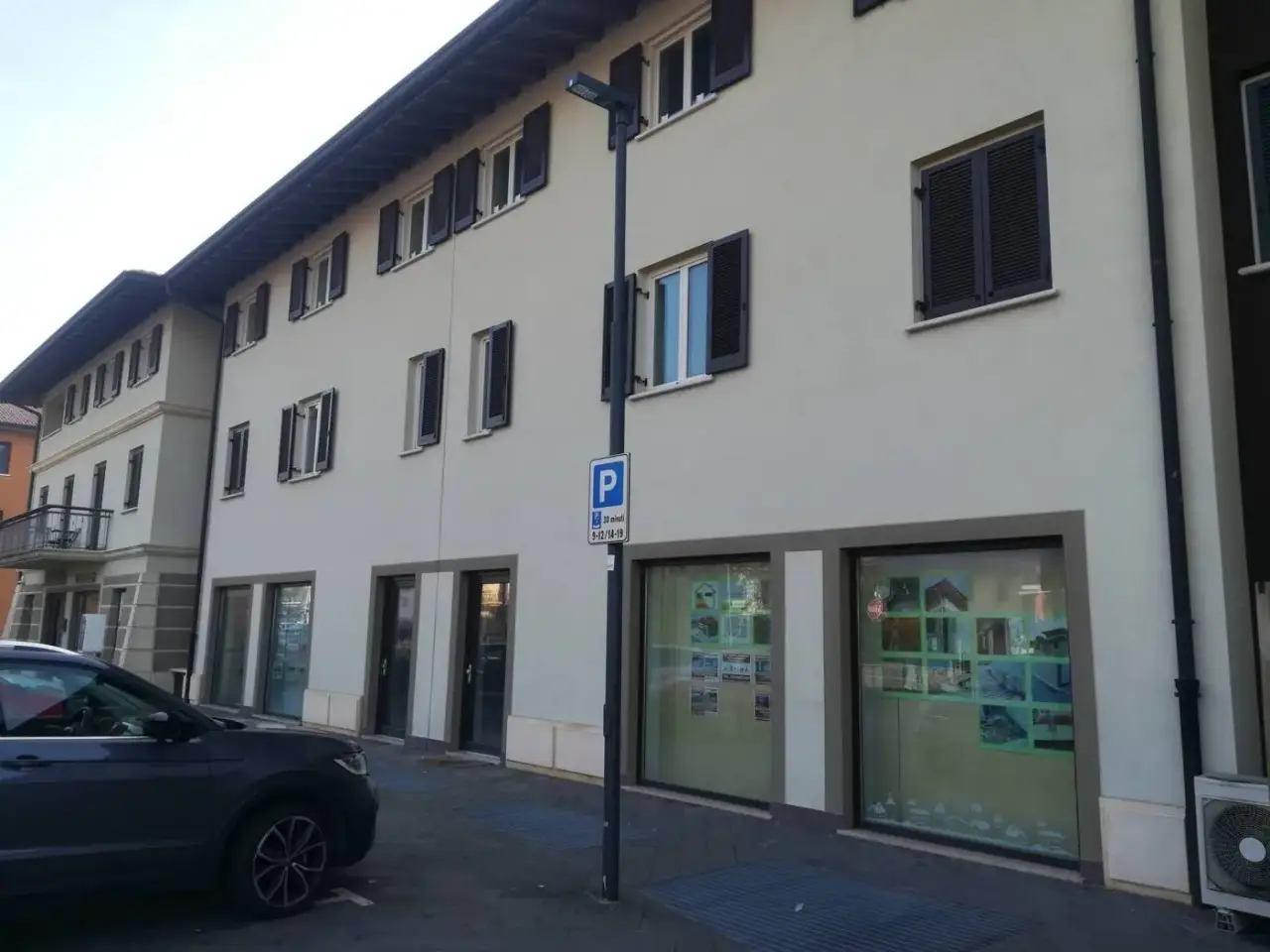 Locale commerciale in Via Cesare Battisti Urgnano, Urgnano, {3} - Foto 1