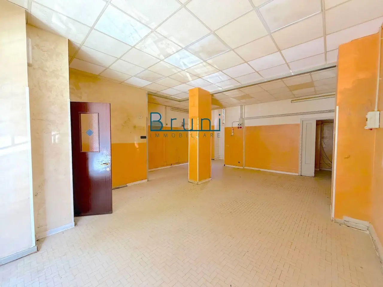 Negozio in Viale De Gasperi, San Benedetto del Tronto, {3} - Foto 1