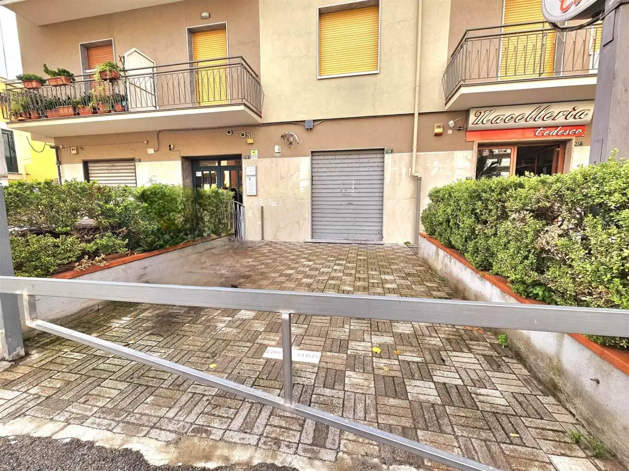 Negozio in Via Atzori, Nocera Inferiore, {3} - Foto 2