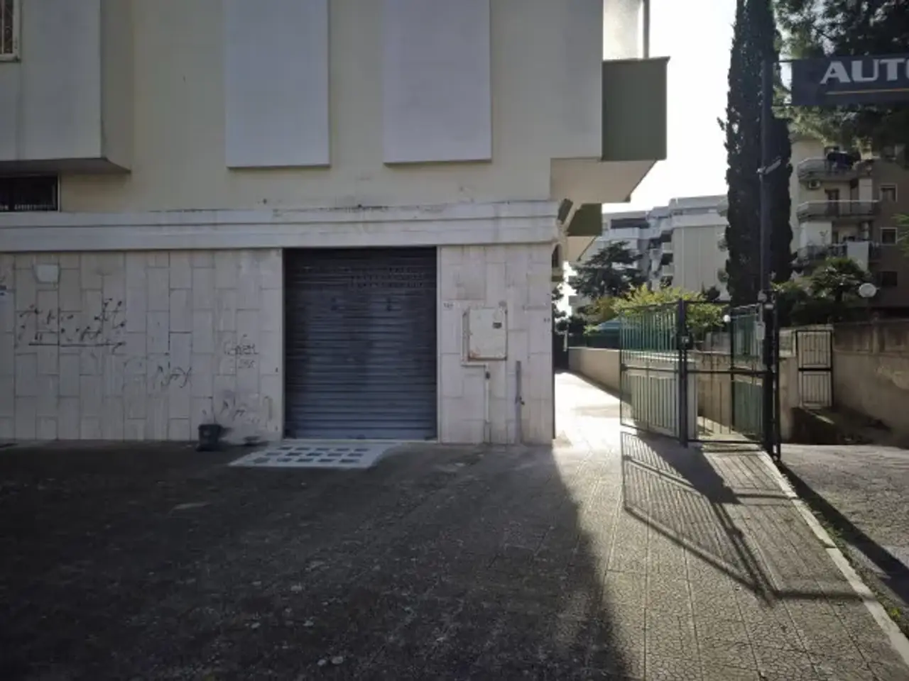 Negozio in Via Avvocato Enrico De Nicola, Trani, {3} - Foto 1