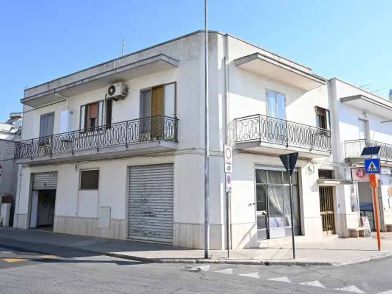 Negozio in Via Niccolò Piccinni 2, Alberobello, {3} - Foto 1