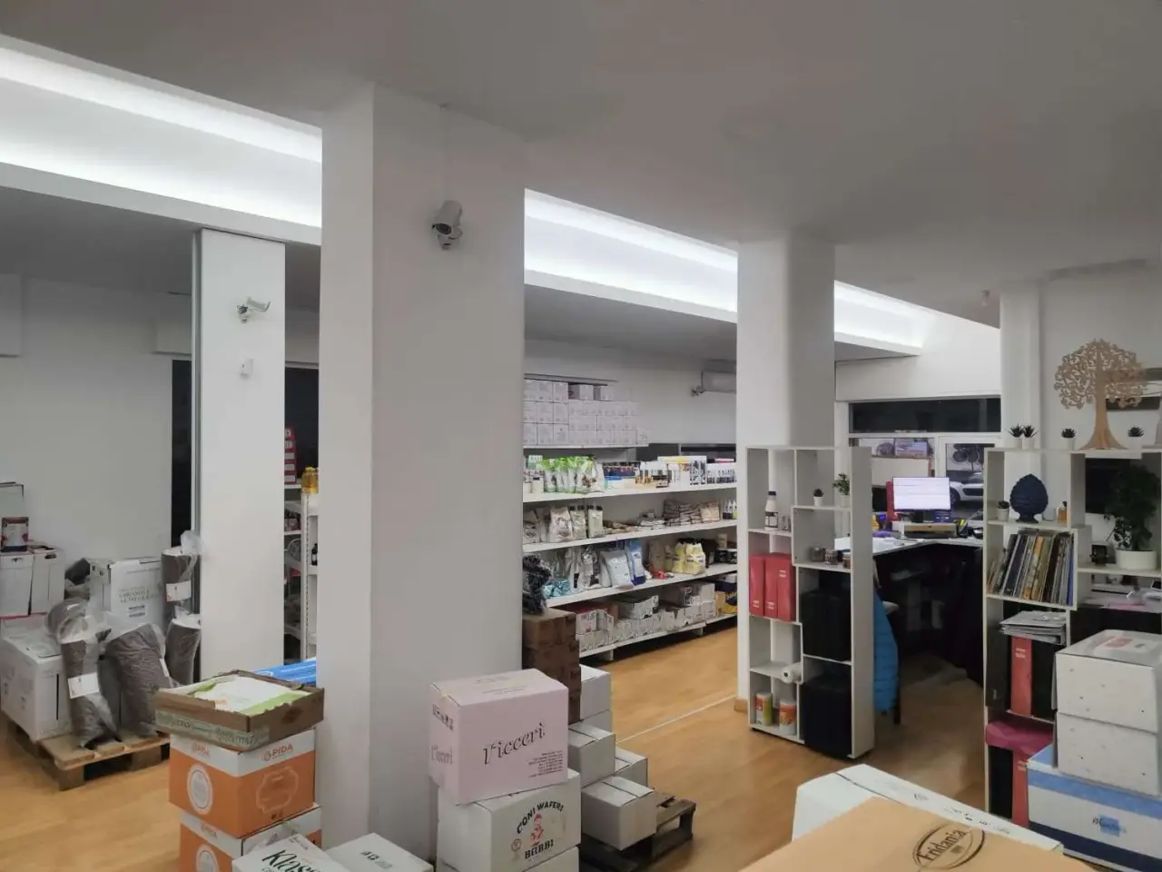Negozio in Via Sabato Martelli Castaldi 135, Catania, {3} - Foto 1