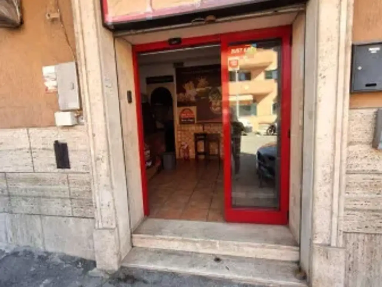 Negozio in Via Trilussa 71, Albano Laziale, {3} - Foto 2