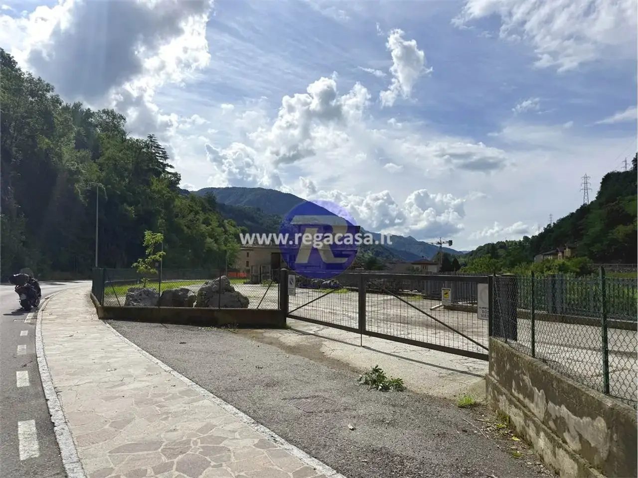 Magazzino in Roncaglia Fuori 20, San Giovanni Bianco (Bg), San Giovanni Bianco, {3} - Foto 1