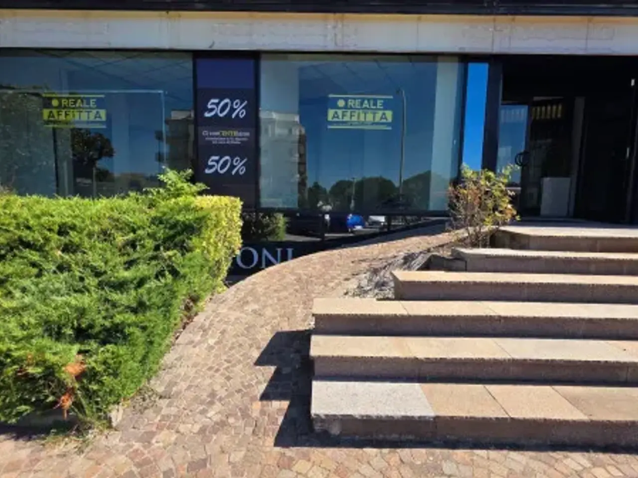 Negozio in Via Igino Garbini 53, Viterbo, {3} - Foto 2