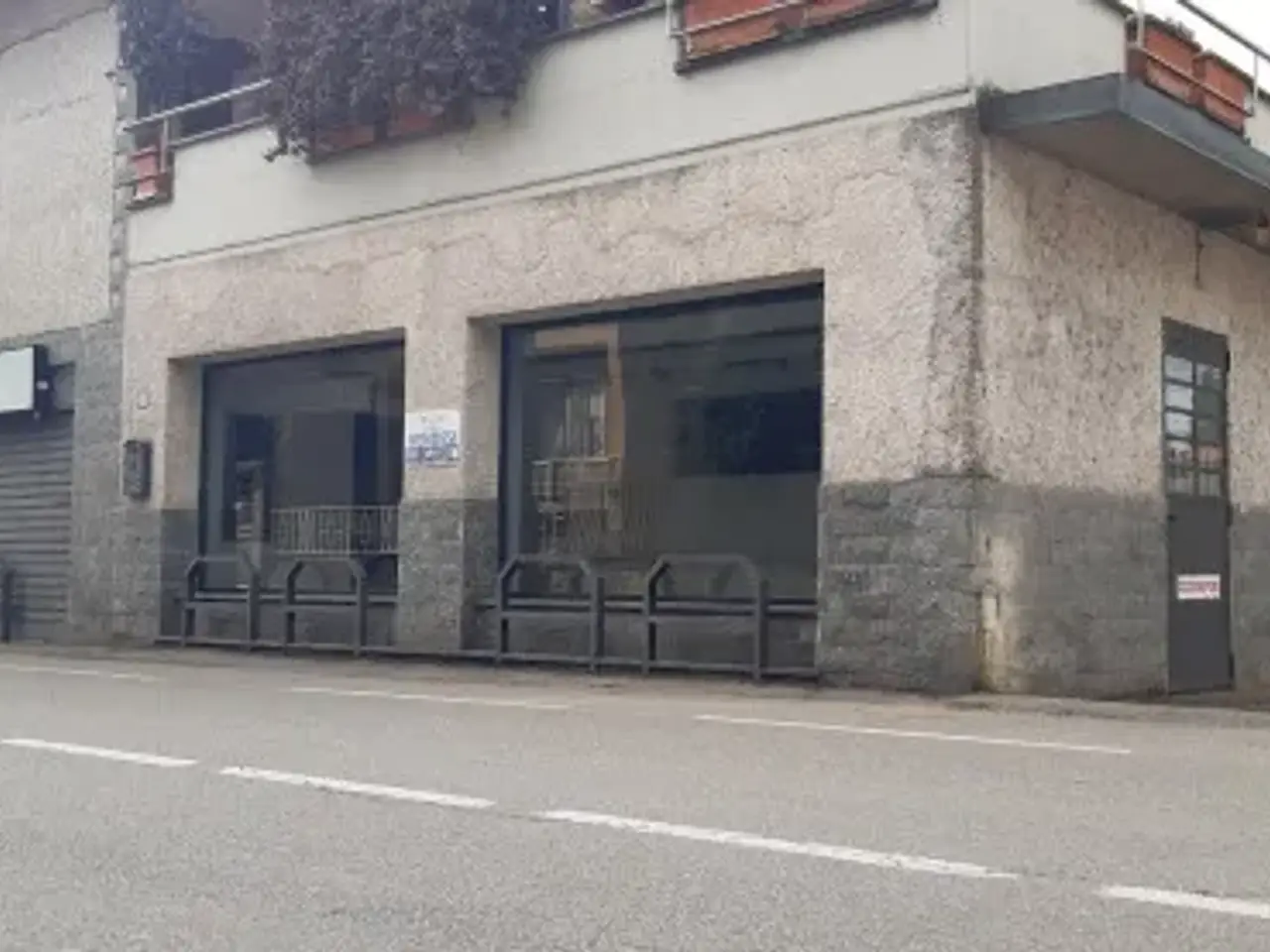 Negozio in Via Giuseppe Mazzini 54, Samarate, {3} - Foto 1