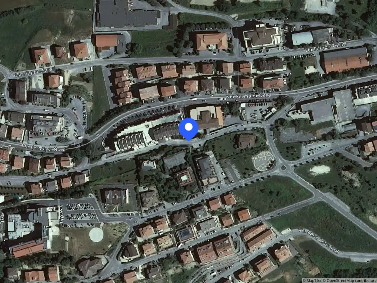 Fabbricato misto in Via Fratelli Cervi, 63812 Montegranaro Fm, Italia 63812, Montegranaro, {3} - Foto 1