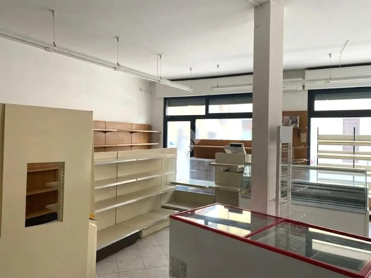 Negozio in Via Santa Maria Assunta 28, Padova, {3} - Foto 2