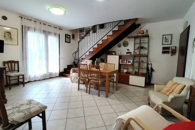 4-room flat in Via Roma, Altivole - Photo 1