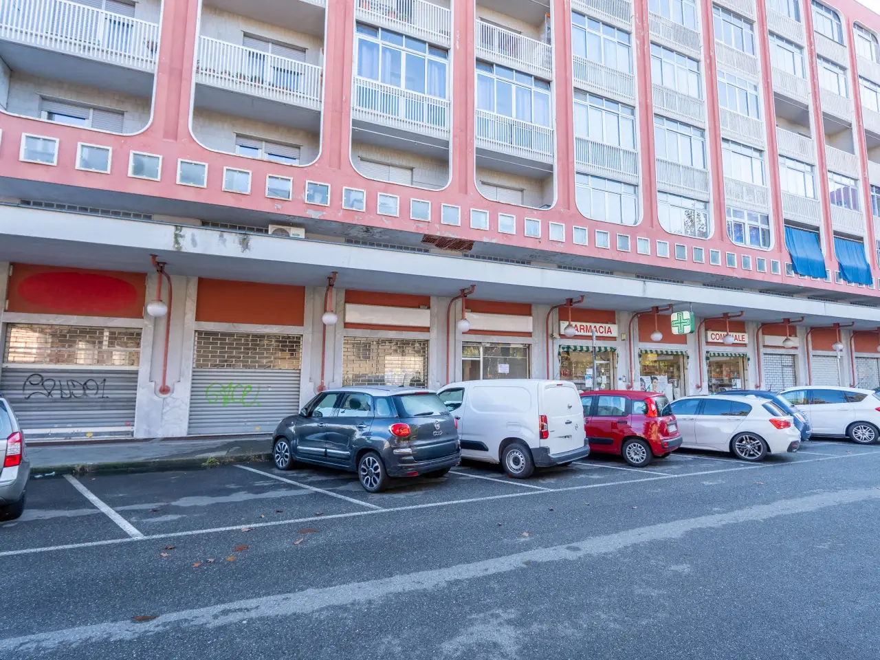 Negozio in Viale Carrù 22, Rivoli, {3} - Foto 1