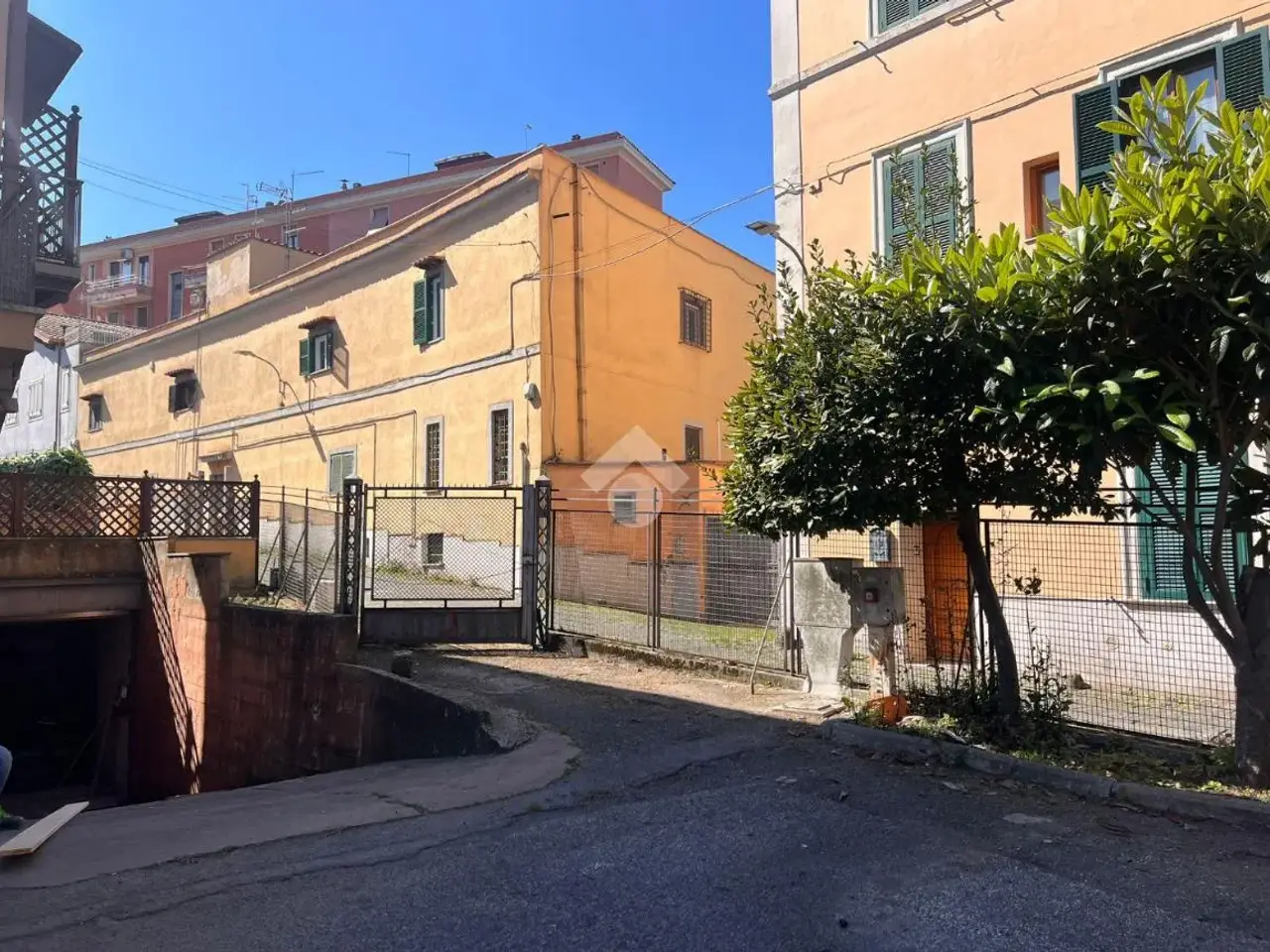 Magazzino in Via del Torrione 28, Albano Laziale, {3} - Foto 1
