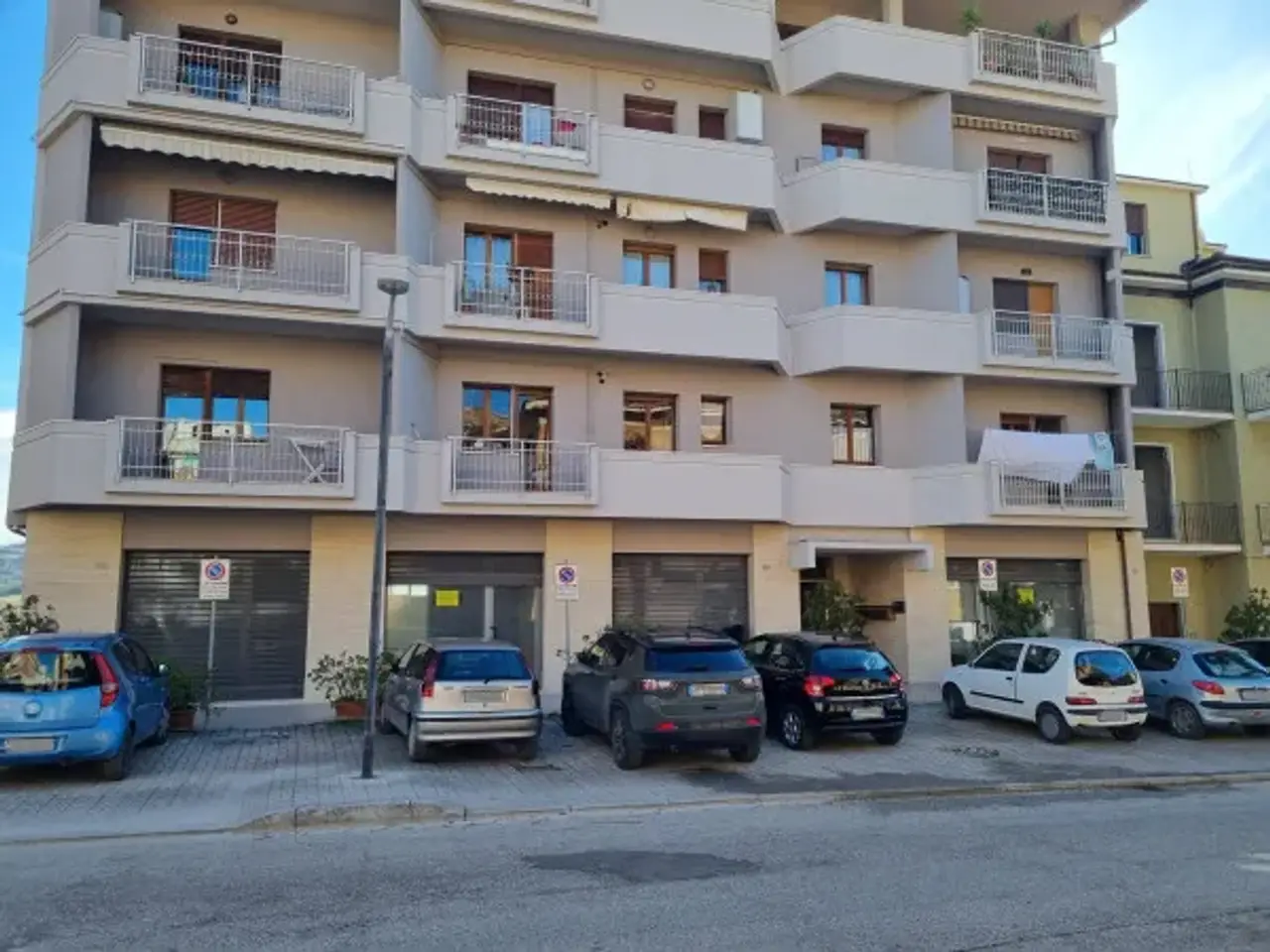 Negozio in , Tolentino, {3} - Foto 1