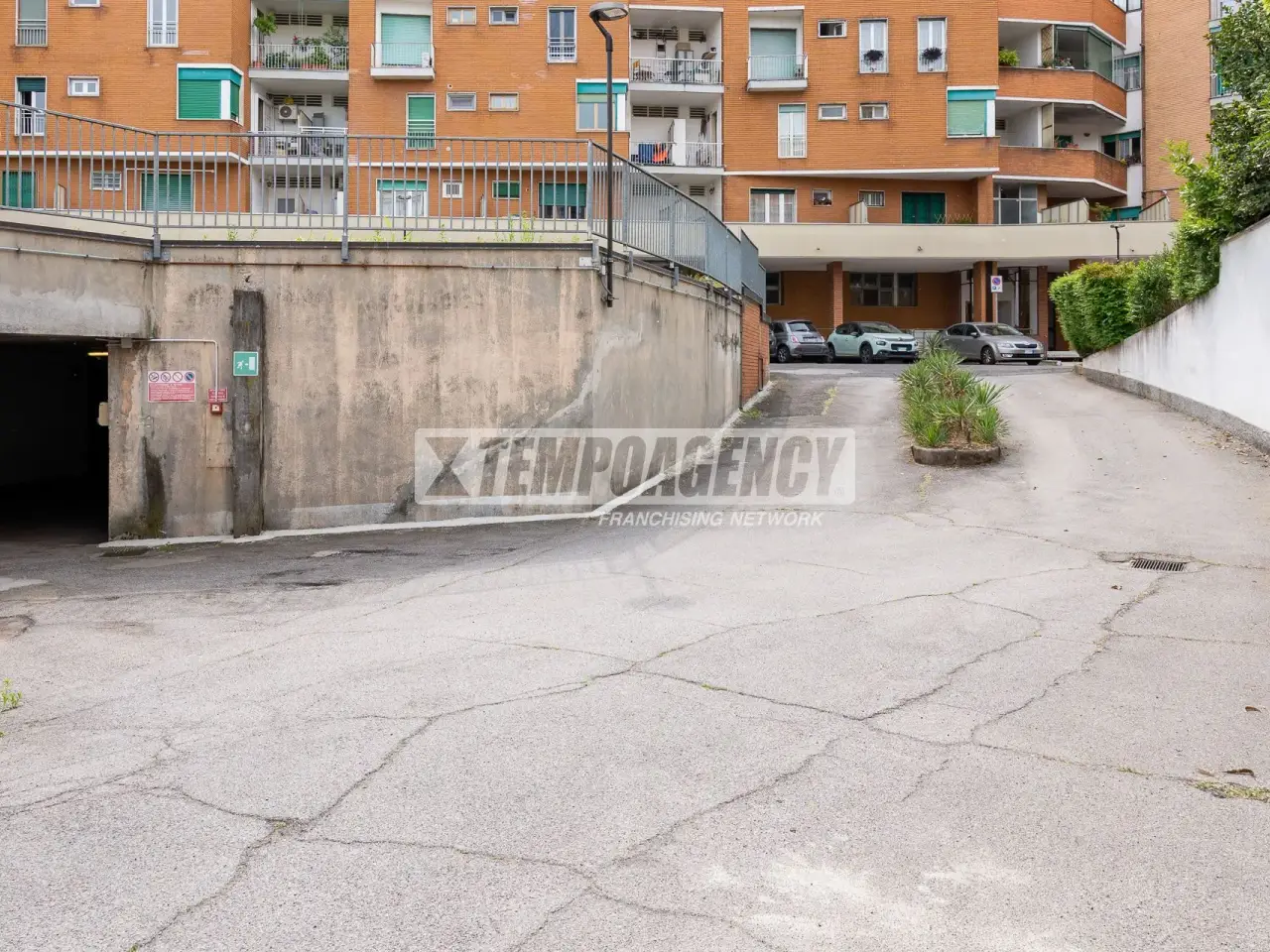 Magazzino in Via Don Abbondio 18, Cormano, {3} - Foto 2