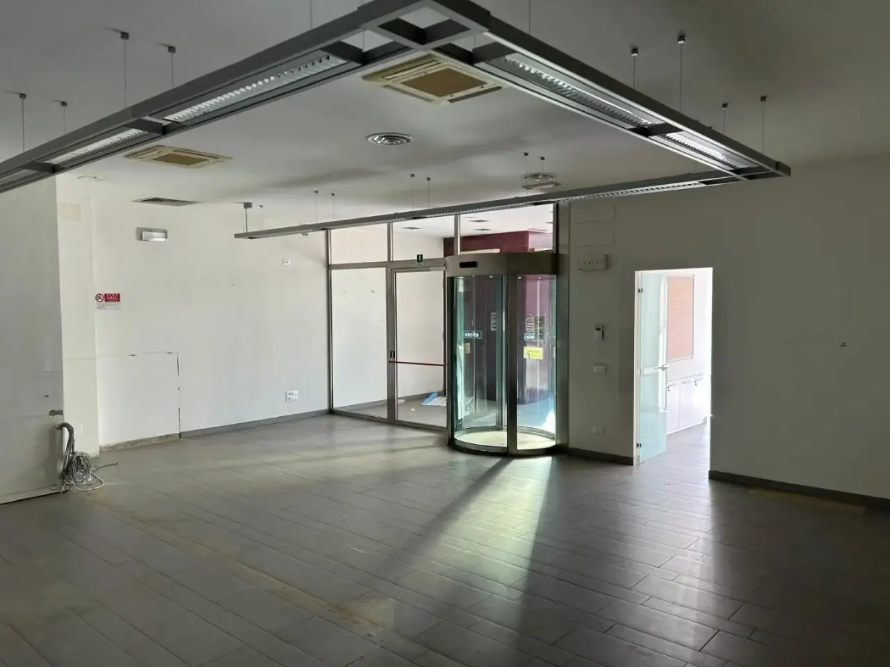 Locale commerciale in , Cecina, {3} - Foto 2