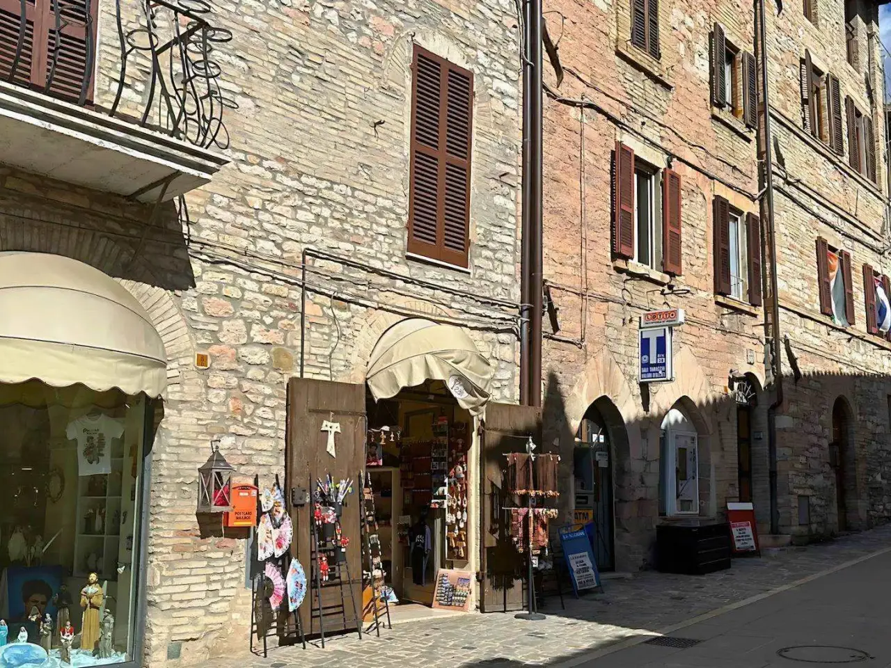 Bar in Via Fontebella, Assisi, {3} - Foto 1